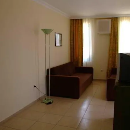 Elit Garden Apart 3* Side